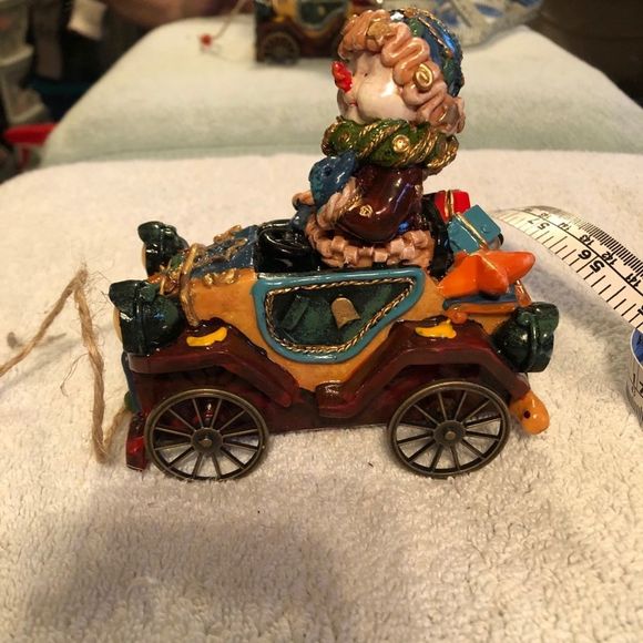 Snowman with old time car - Picture 1 of 7